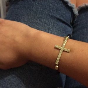 Bracelet w a cross